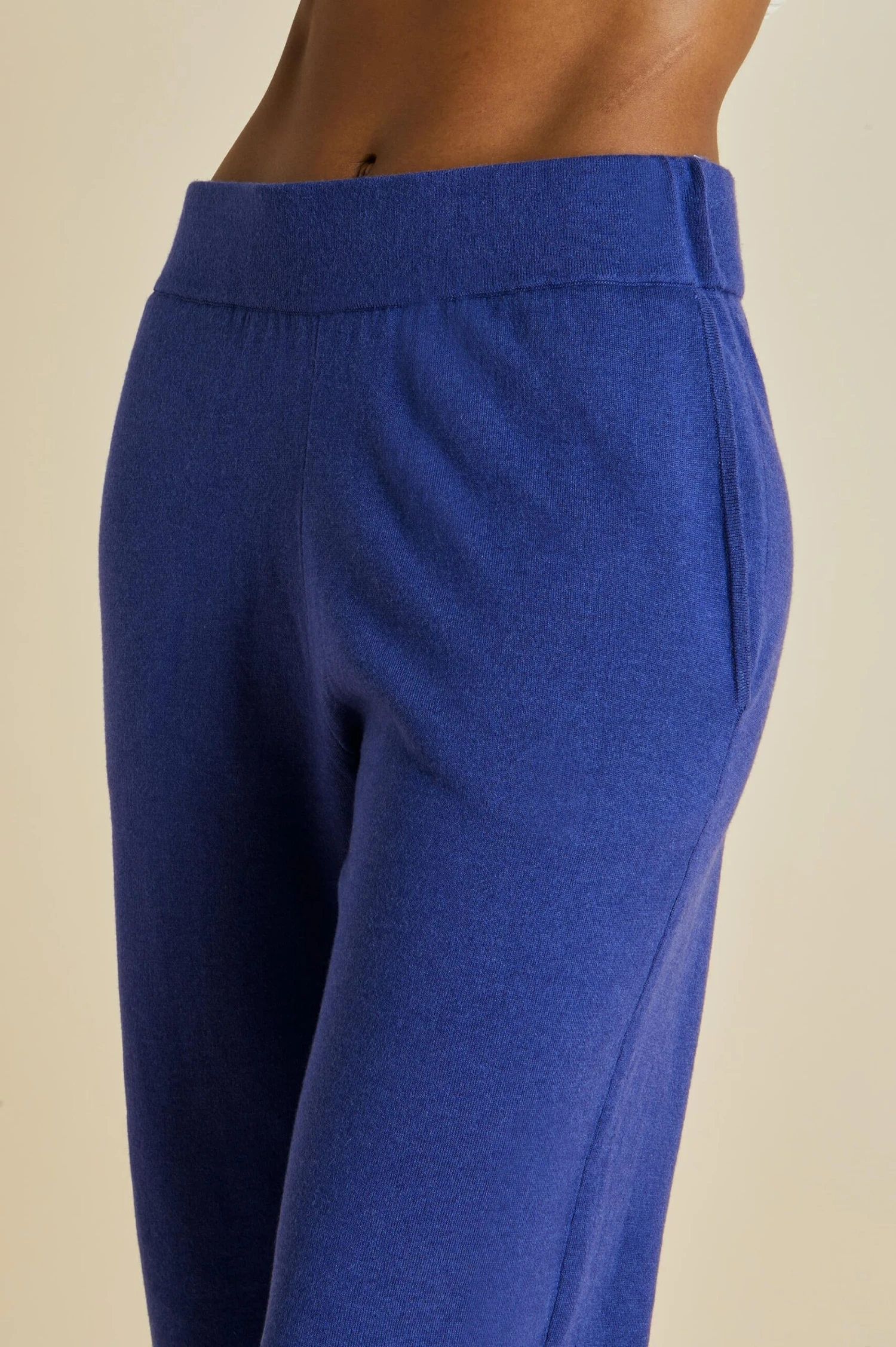 Della Tulum Silk-Cashmere Tracksuit - Image 6