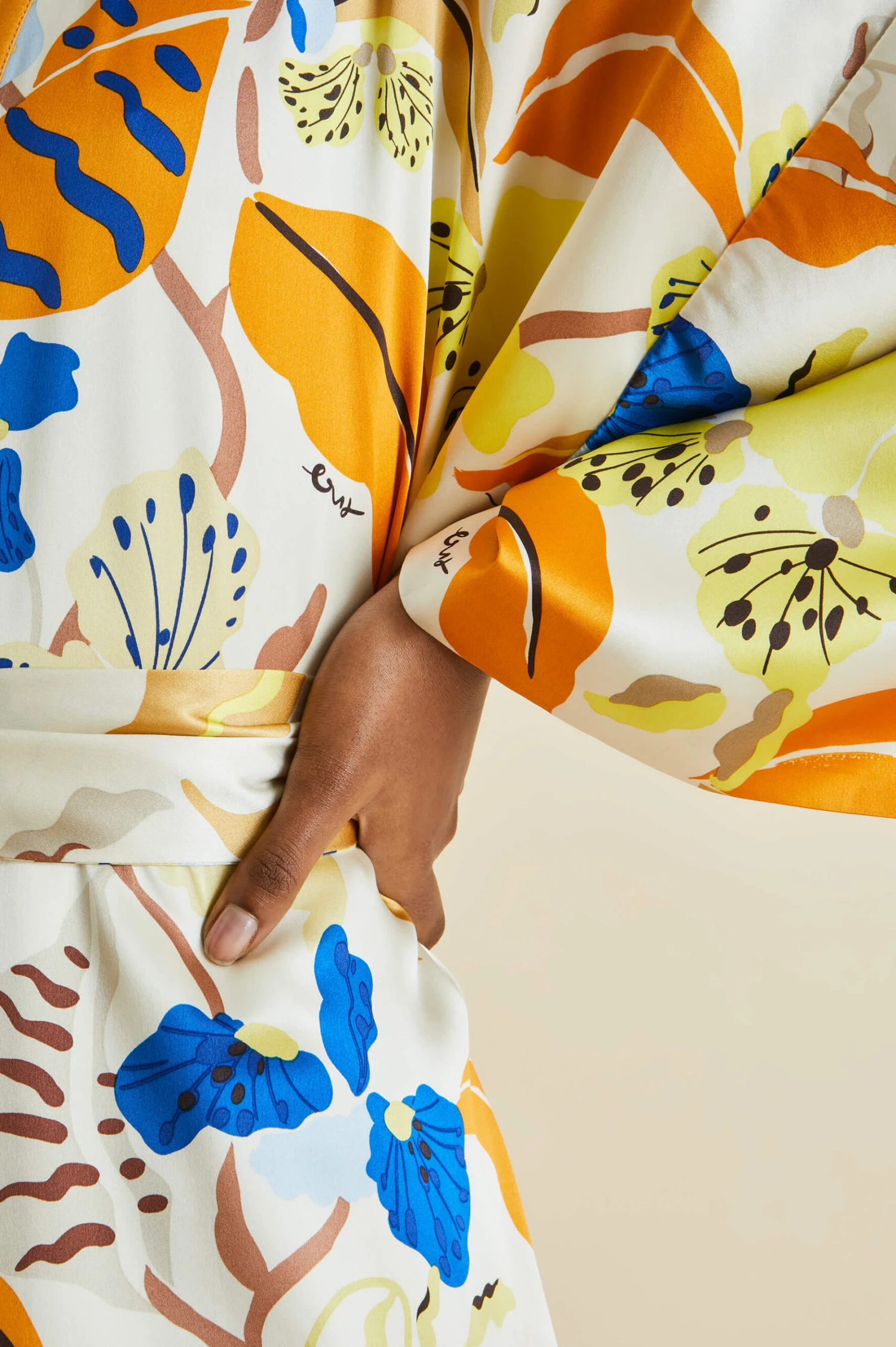 Queenie Feliu Cream Floral Silk Satin Robe - Image 7